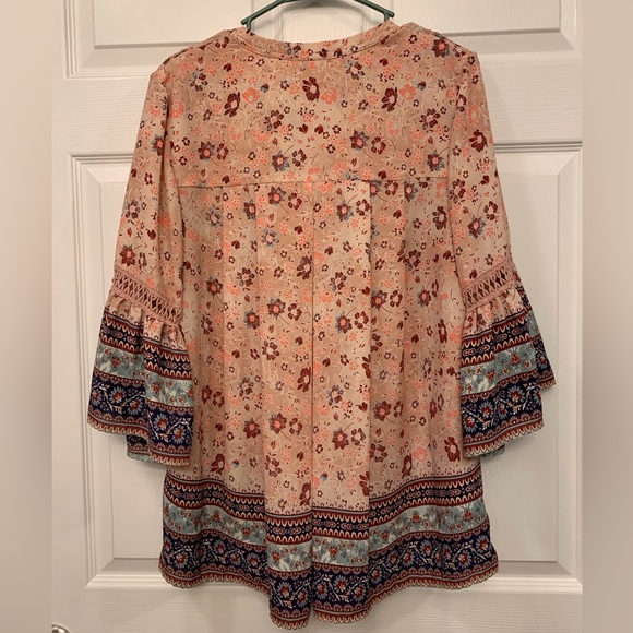 Knox Rose Size XL blouse. Flowy Boho style multicolor floral on pink background. - Picture 2 of 2